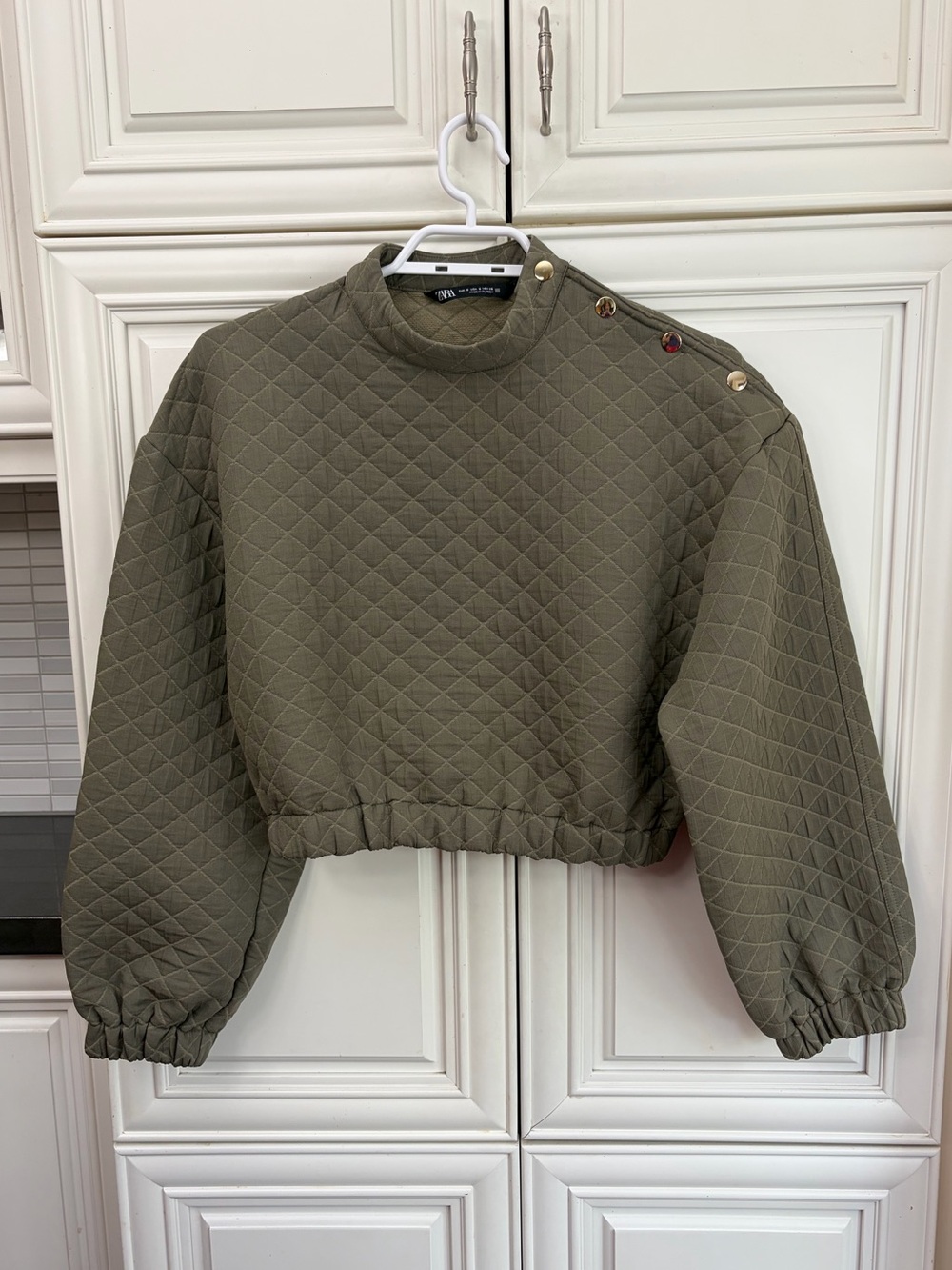 Zara women’s quilted cropped sweatshirt
